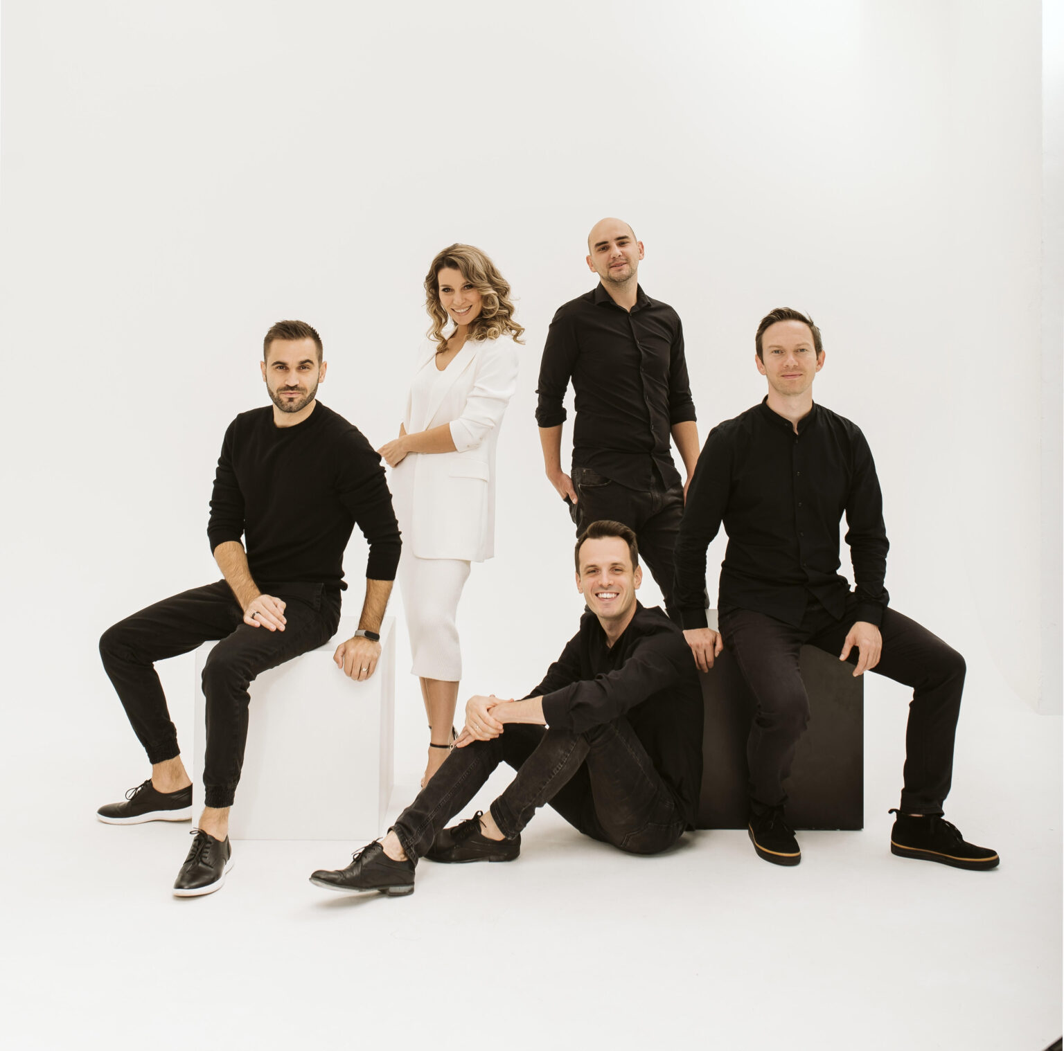Nina Vlas, solista Not an Idol lansează al doilea album în Turneul de Crăciun!