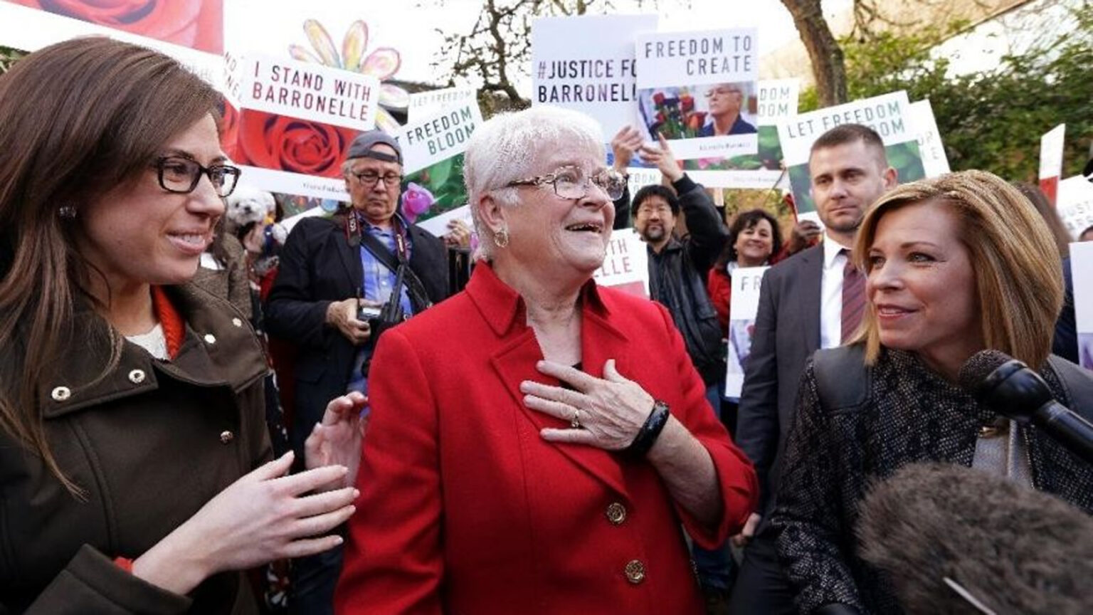 Curtea Supremă din S.U.A decide să nu judece cazul unei florărese condamnate pentru că refuzase un cuplu de homosexuali