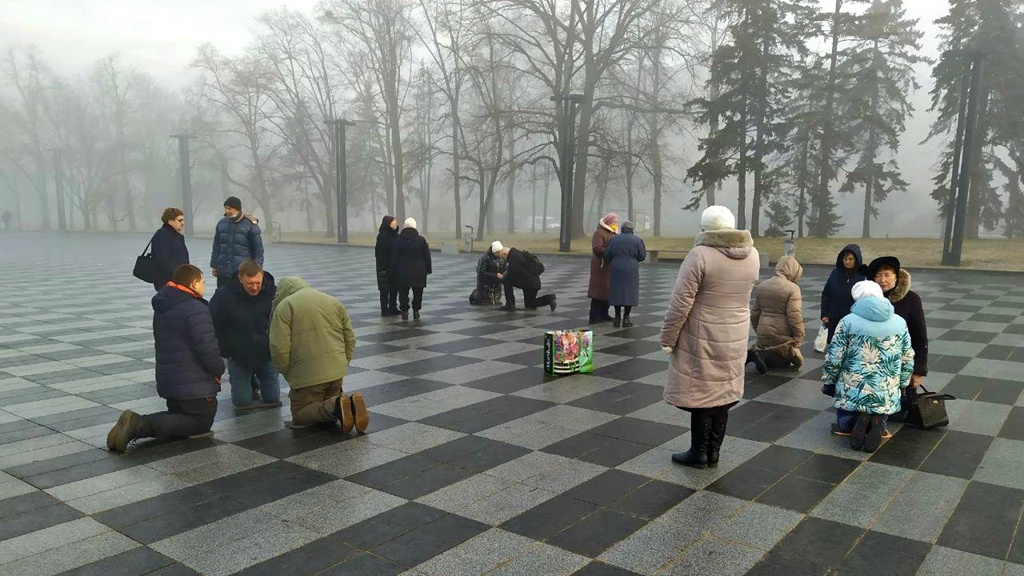 Creștinii ucraineni îndeamnă poporul să se roage: „Este arma noastră în vremuri de război”