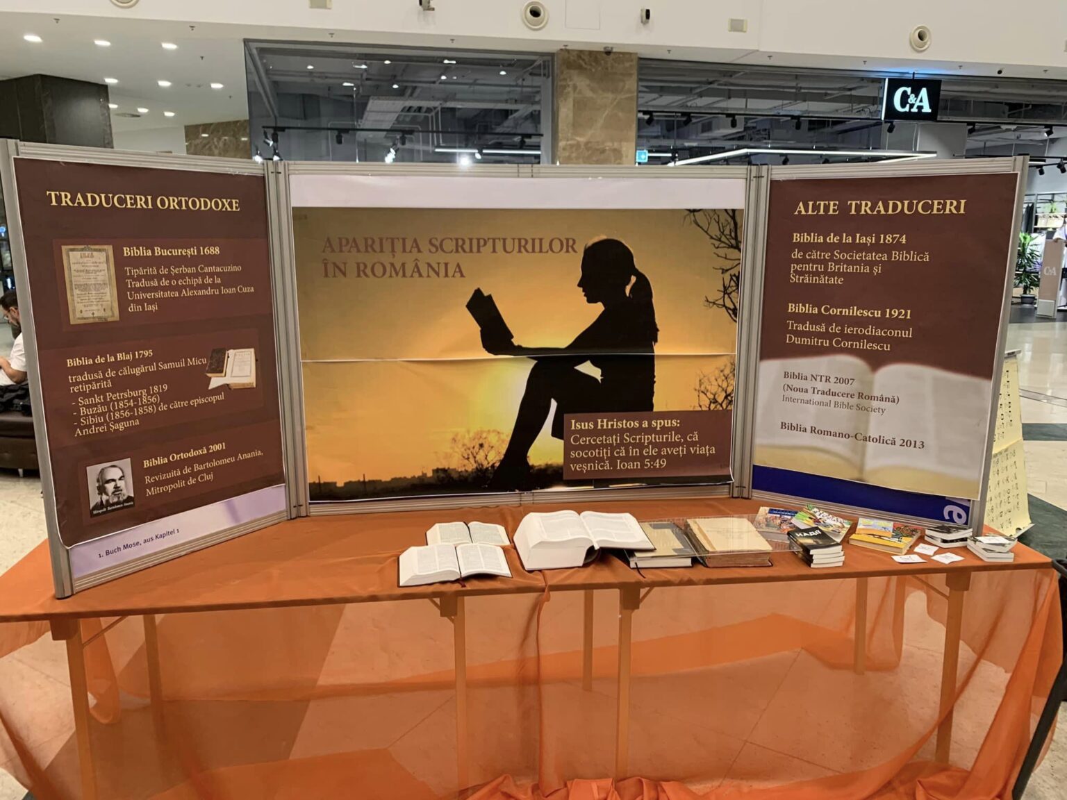 Expoziția Bibliei la Palas Mall Iași