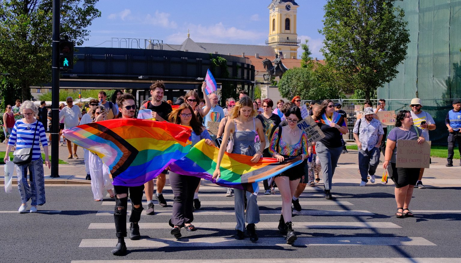 Primăria Oradea interzice manifestările publice ale comunității LGBT într-un parc din oraș