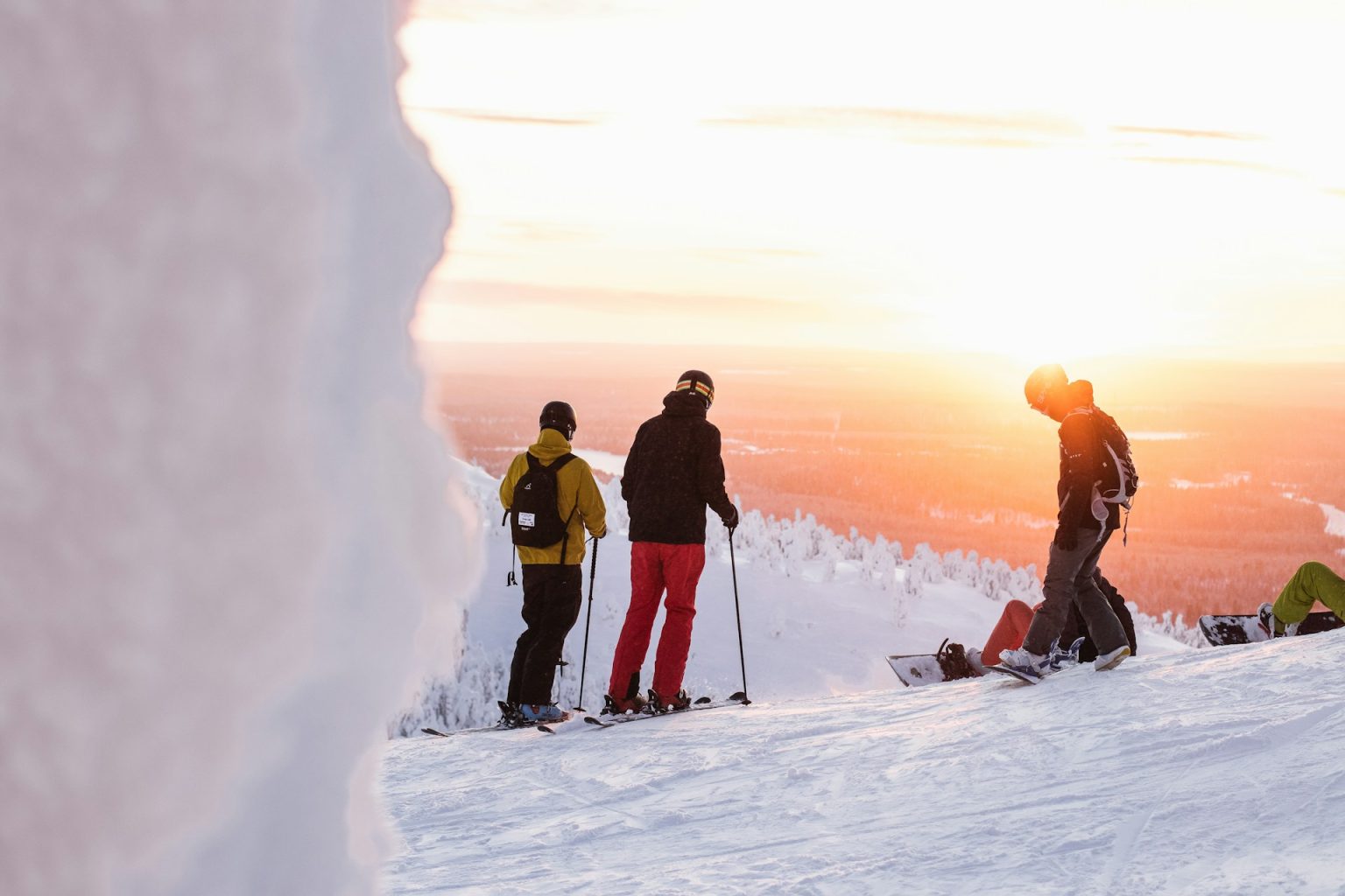 Înscrieri deschise pentru tabere de schi și snowboard la Tabăra Creștină Brădățel