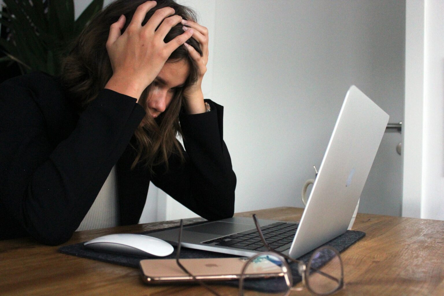 Biruința asupra morții? Inteligența artificială folosită pentru a „comunica” cu persoanele dragi decedate