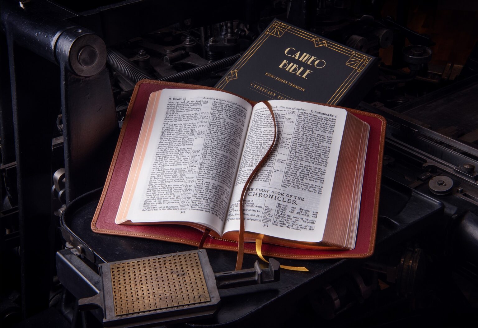 Biblia Cameo, la centenar: Cambridge University Press lansează o ediție aniversară