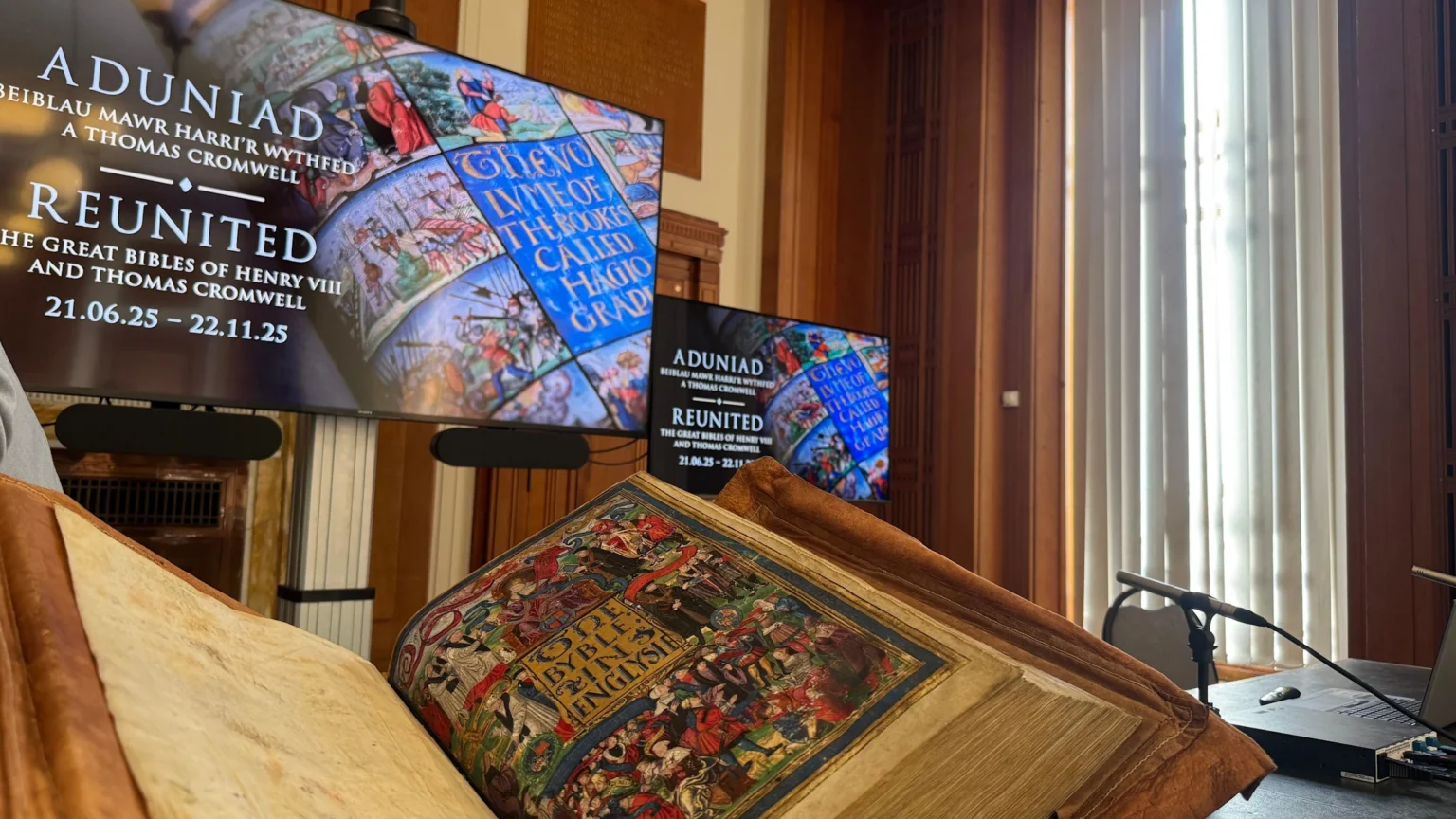 Biblie din epoca Tudor reunite după 500 de ani într-o expoziție istorică
