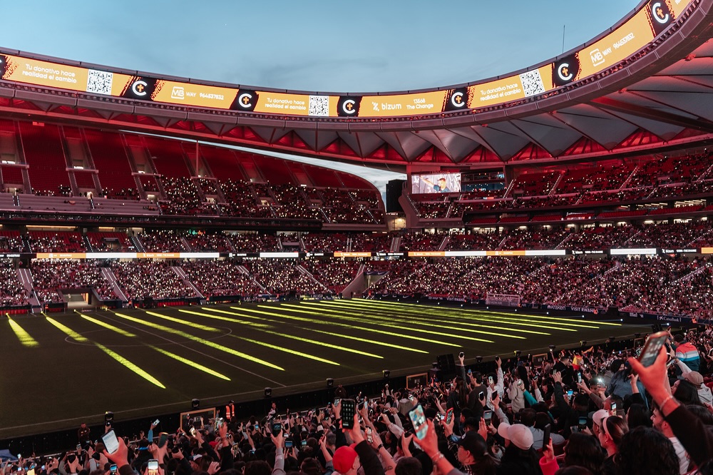 Peste 40 de mii de oameni L-au lăudat pe Isus pe stadionul Atlético Madrid la evenimentul „The Change”