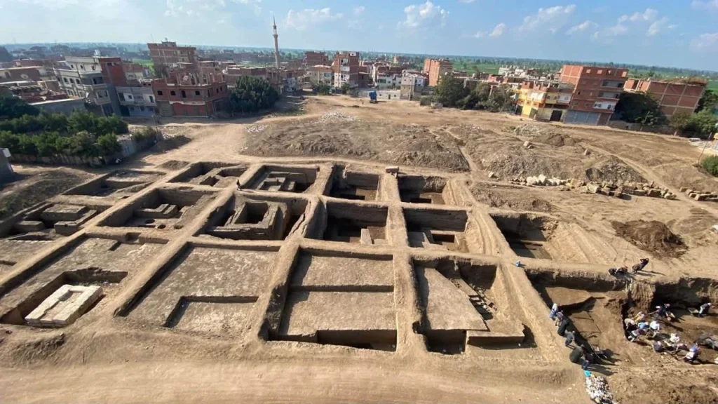 Arheologie: Descoperire în Egipt a unei statui a faraonului care s-a împotrivit plecării evreilor pe vremea lui Moise